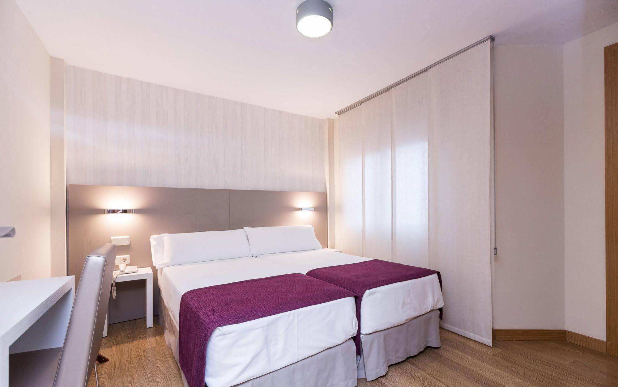 Di' Carlo Hotel Madrid Bagian luar foto