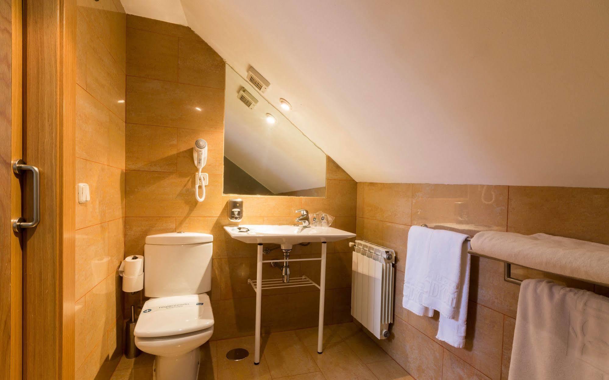 Di' Carlo Hotel Madrid Bagian luar foto